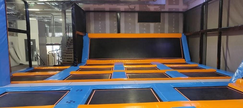 où le surf rencontre le trampoline park !