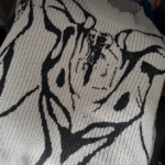 Pull tricoté déchiré